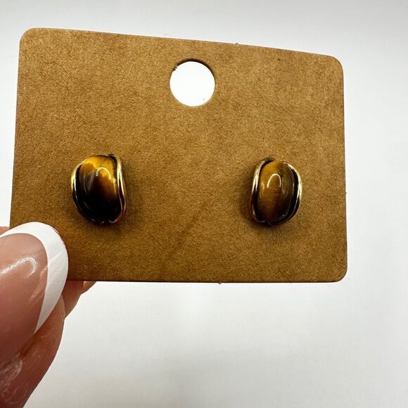 Stamped 1/20 14k yellow gold tigers eye stud earrings! - Picture 5 of 11